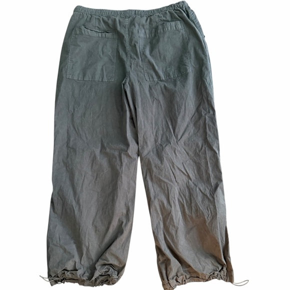 Madewell Cargo Parachute Pants in Garment-Dyed Poplin Black - Picture 6 of 8